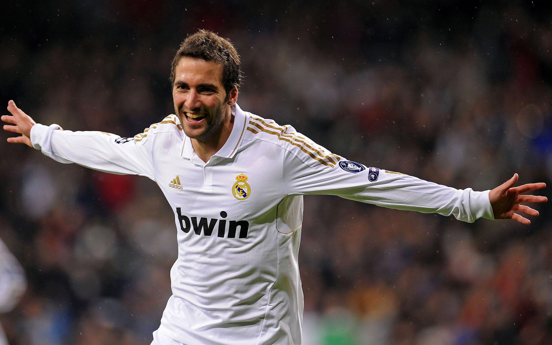 田径场新增风向提示标识助力发挥，田径项目测定风速的项目是